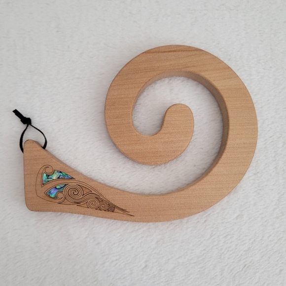 Rimu Tablemat with Paua Insert - Picture 1 of 5